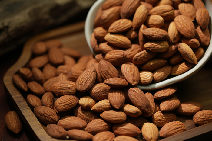 扁桃仁可以和哪些食物搭配着吃?